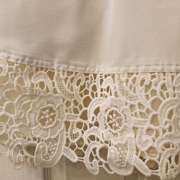 Express A-line mini skirt with lace bottom ivory size 4 - Picture 2 of 8